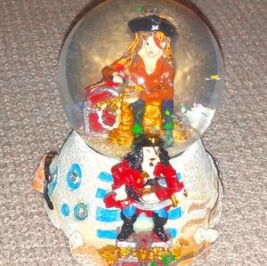 Pirates Snowglobe.